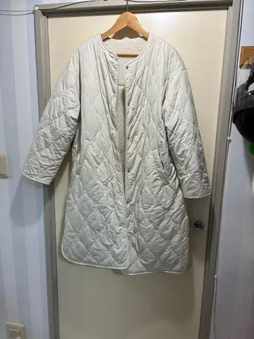 화이트 퀼팅 코트 보아 안감