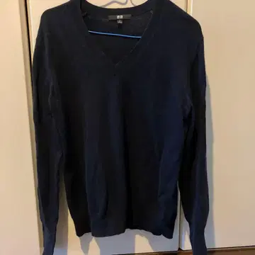 유니클로 캐시미어 V 스웨터 네이비