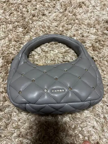 란다 그레이 퀼팅 핸드백