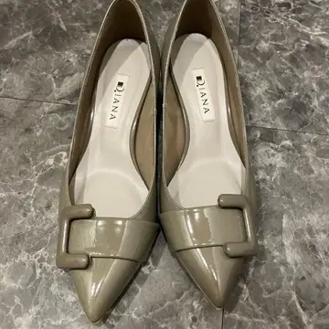 다이애나 버클 장식 스틸레토 펌프스 그레이