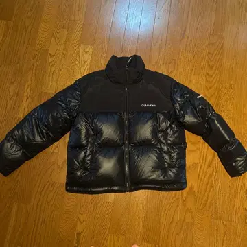 Calvin Klein 블랙 다운 자켓 가격 인하 가능