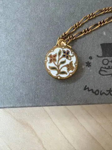 몬지로 목걸이 앤티크 버튼