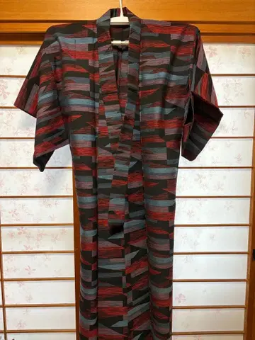 코몬 기모노 블랙 레드 그레이 무늬