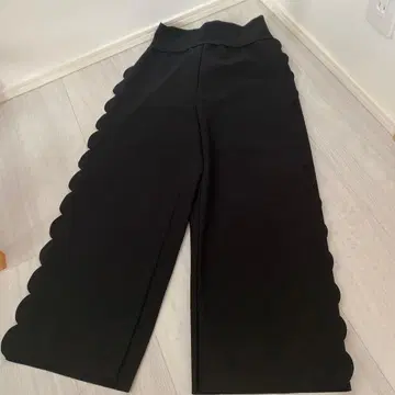 새상품급 neige 블랙 스캘럽 헴 와이드 팬츠