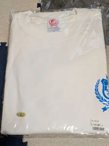 아타라시가쿠노리다즈 학교 휘장 TEE 화이트 L 사이즈