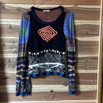 다색 니트 긴팔 상의