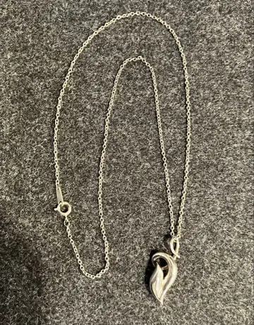 호아킨 베라오 실버 펜던트 목걸이 리프 모티브