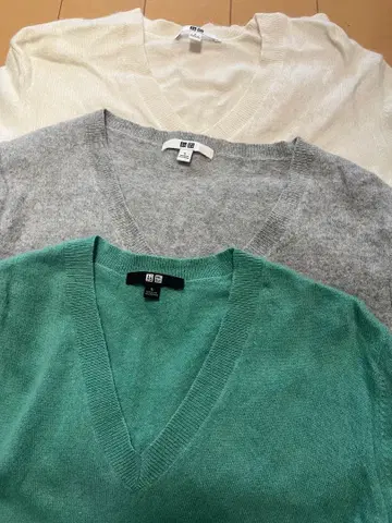 유니클로 캐시미어 100% V넥 L 사이즈 3개 세트