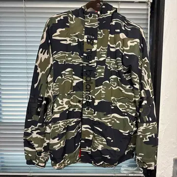 뉴발란스 우븐 자켓 카모 카모플라쥬