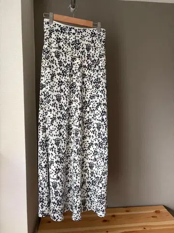 새상품급 Fray.i.d 꽃무늬 플레어 롱 스커트