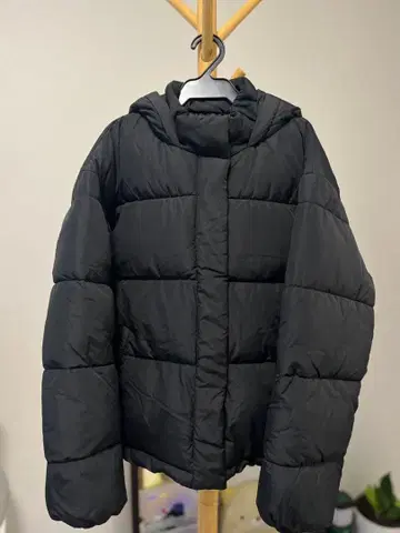 Triangle palette 후드 부착 블랙 패딩 자켓