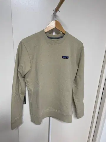 patagonia 베이지 크루넥 트레이닝복