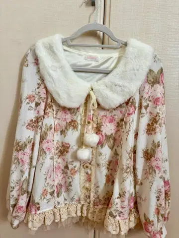 기간 한정 가격 인하 LIZLISA 꽃무늬 판초풍 상의