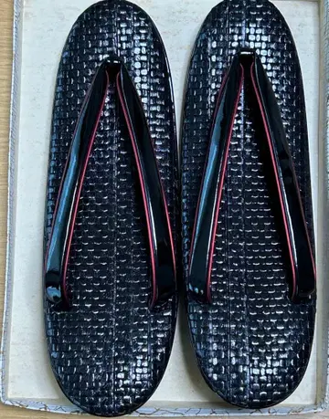 블랙 뜨개질 조리 빨간색 악센트