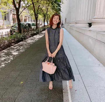 새상품! MUVEIL 클로버 비쥬 슬리브리스 원피스