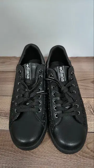 +diana 블랙 글리터 스니커즈 24 미사용 새상품