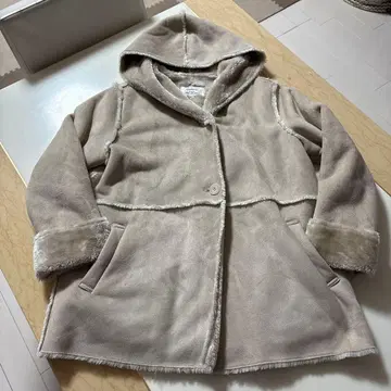 페이크 무스탕 코트 M 사이즈 비앤엠