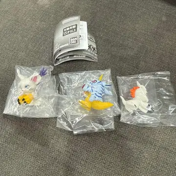 늘어서는 디지몬 3체 세트