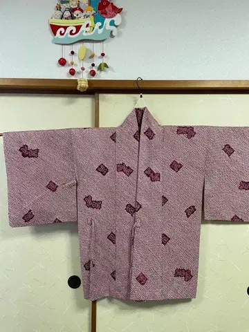 적자색 물고기 무늬 기모노