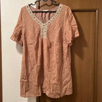 Rose Tiara 핑크 V넥 반팔 셔츠