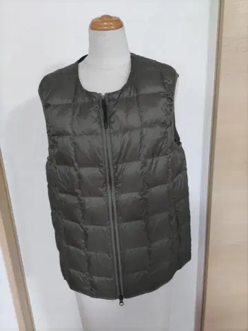 다운 베스트 올리브 그린 퀼팅