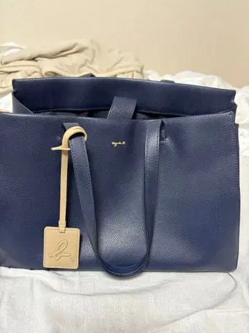 에네스베 네이비 가죽 토트백