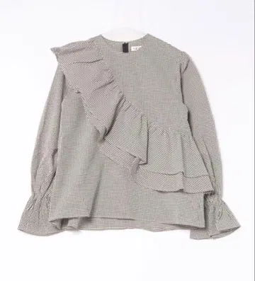 cla stellar 라운드 프릴 블라우스