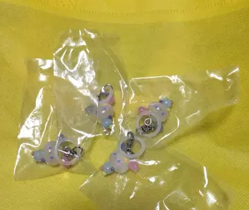 가챠가챠 산리오 캐릭터즈 윳토 메지루시 액세서리 우사하나