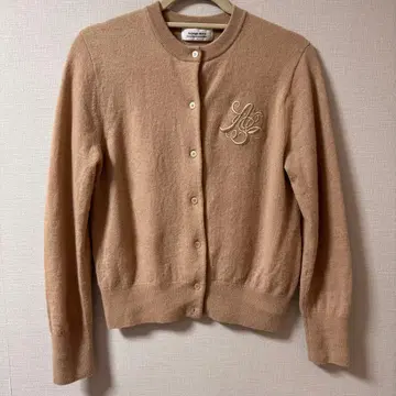 새상품급 아르페쥬 스토리 엠블럼 자수 니트 가디건