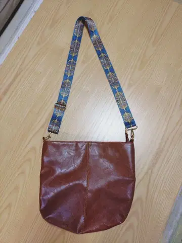 브라운 가죽 숄더백