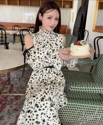 [ 새상품 미사용 ] Rady 플라워 맥시 오프숄더 원피스