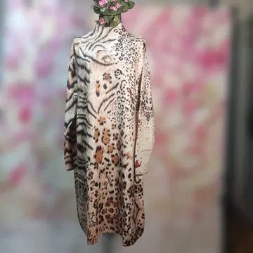 새상품 추가 OFF 애니멀 무늬 롱 원피스 신축성 있음 루즈한 실루엣