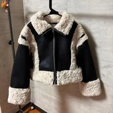 EVRIS 숏 기장 무스탕 블루종 블랙