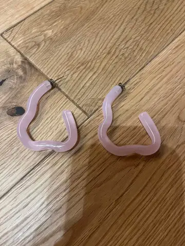 핑크 후프형 귀걸이 유리카아쿠츠 yurikaakutsu 새상품 귀걸이