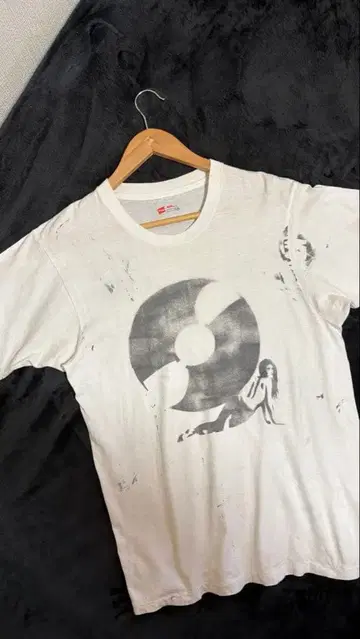 그래픽 프린트 화이트 T셔츠