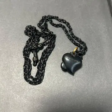 넘버나인 블랙 하트 참 목걸이
