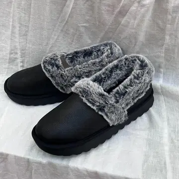 미사용 새상품 스케쳐스 24.5cm 블랙 퍼 샌들