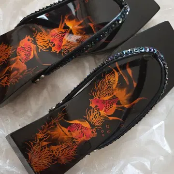 금붕어 프린트 스팽글 하나오 플랫 일본 나막신