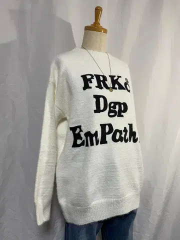 새상품 택 포함 오버 사이즈 화이트 니트 스웨터