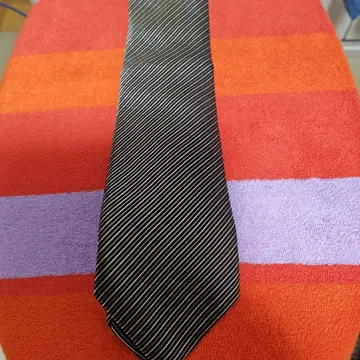 스트라이프 디자인 넥타이