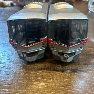 B트레 츠쿠바 익스프레스 TX2000계 선두차 2량 세트