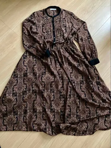 페이즐리 무늬 롱 원피스 긴팔 브라운