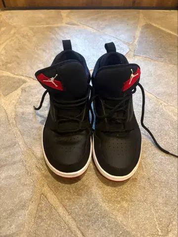 조던 블랙/레드 하이컷 스니커즈