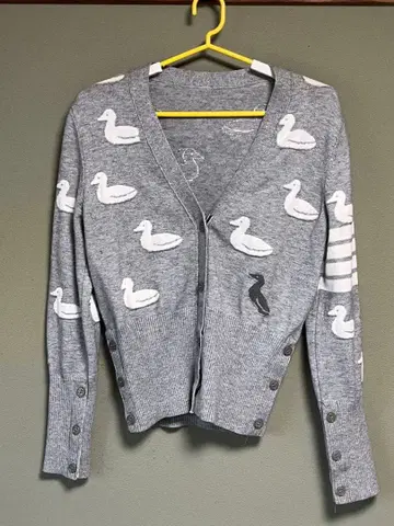 한국에서 구매한 오리 패턴 그레이 긴팔 가디건