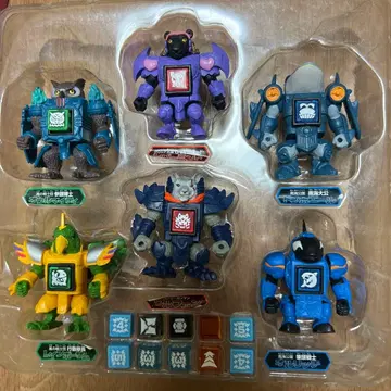 피규어 세트 6개와 카드