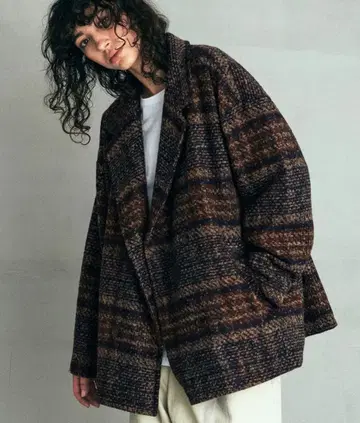 Revo. 오버 사이즈 부클레 기모 체크 더블 자켓