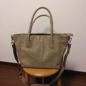 cat in the closet 그레이 토트백