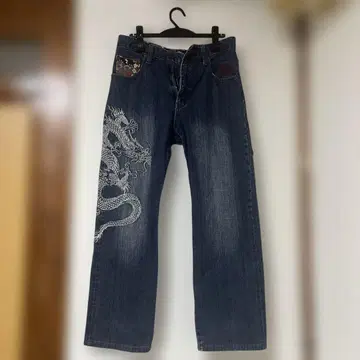 드래곤 자수 스트레이트 데님 팬츠
