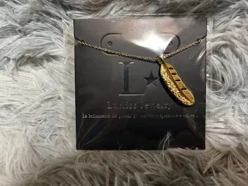 라크리스 목걸이