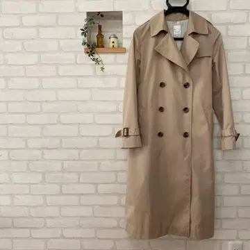 베이지 더블 브레스트 트렌치코트